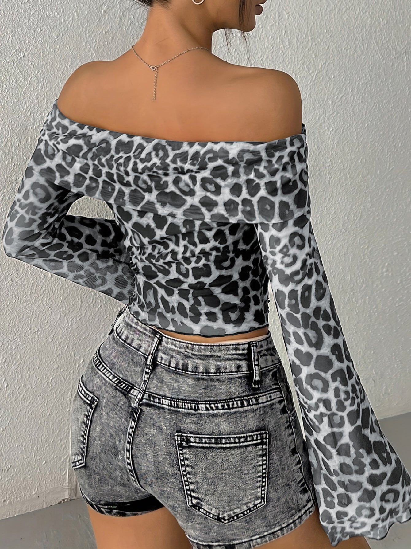 Women's Off-Shoulder Leopard Print Long Sleeve Top